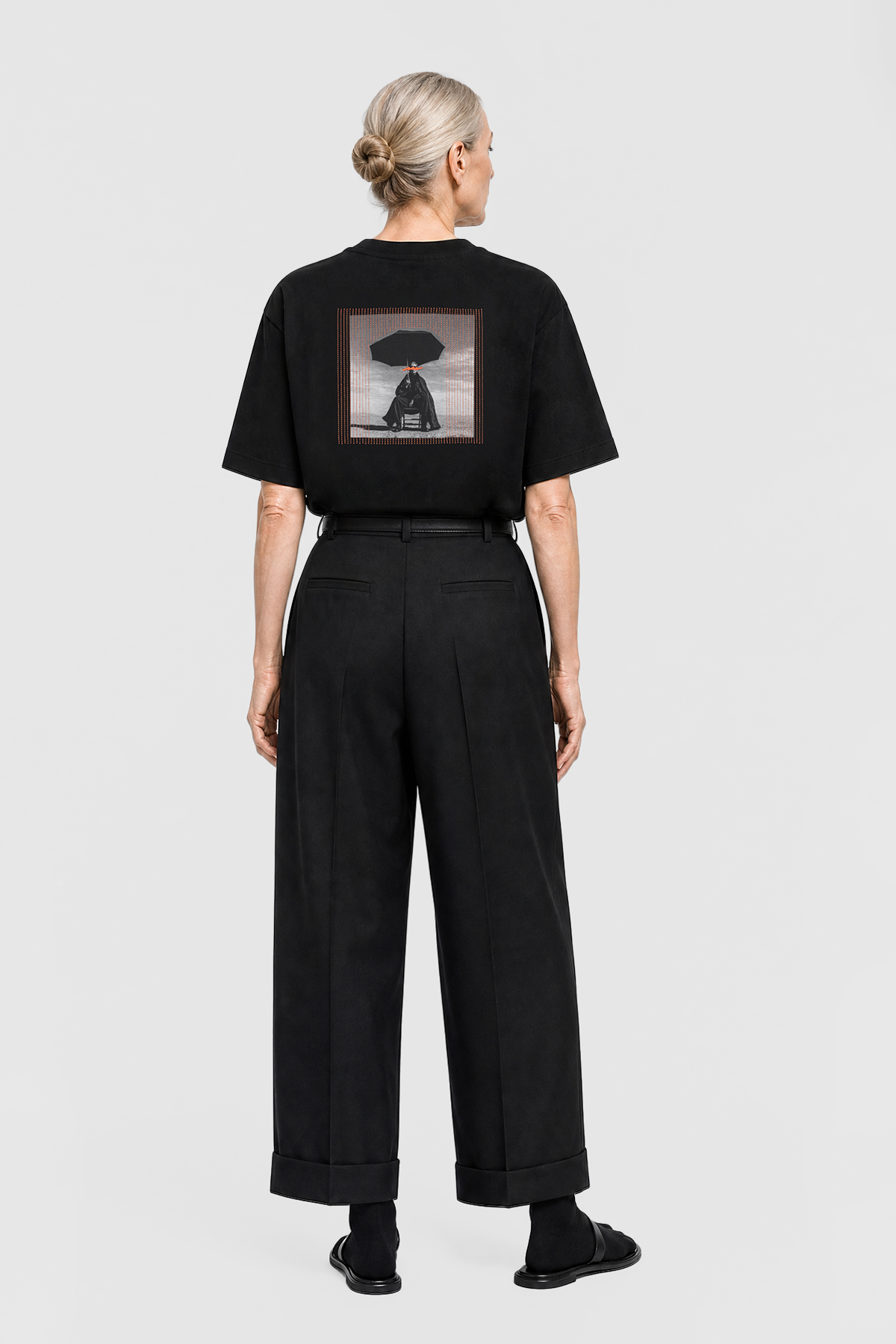 REIGN THE SEASON T-SHIRT- BLACK