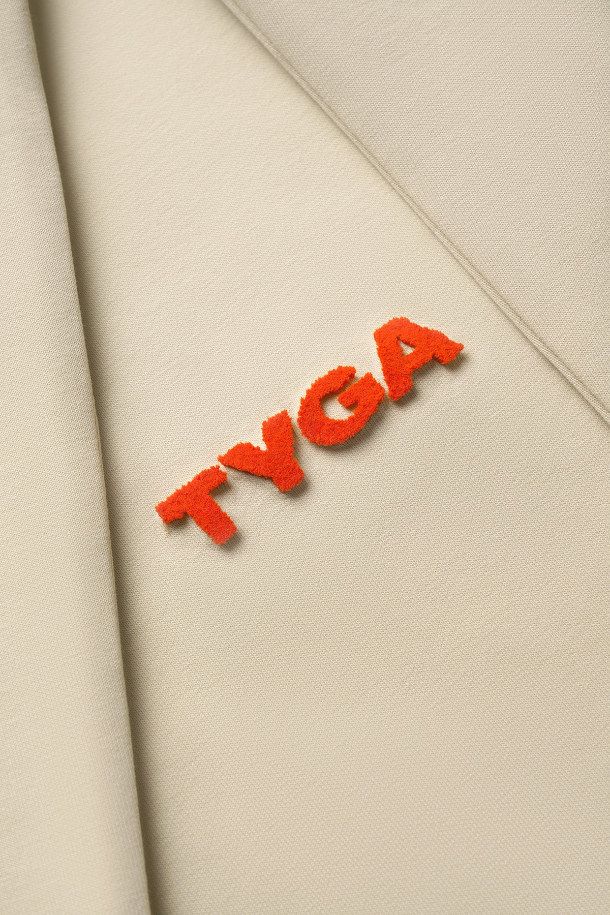 TYGA EMBROIDERY ROUND NECK SWEATER - BEIGE