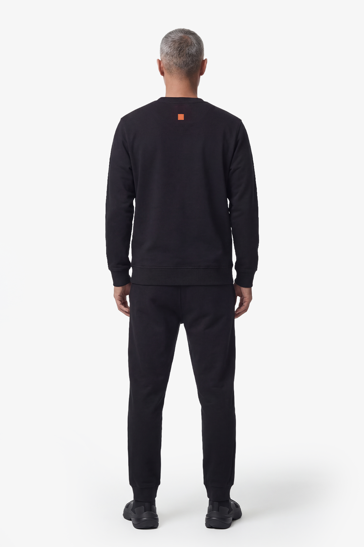 TYGA EMBROIDERY ROUND NECK SWEATER - BLACK