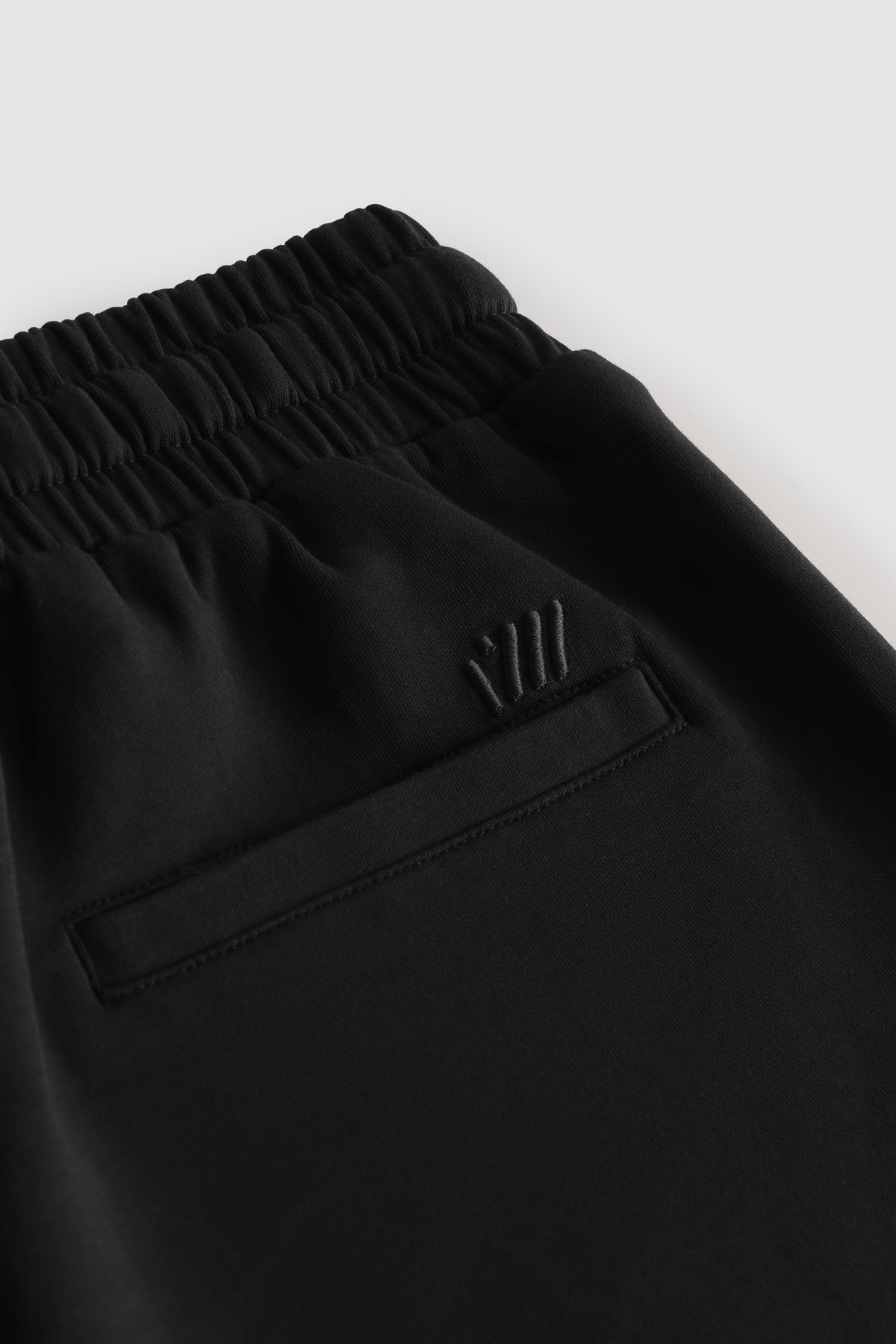TYGA EMBROIDERY SWEATSHORT - BLACK