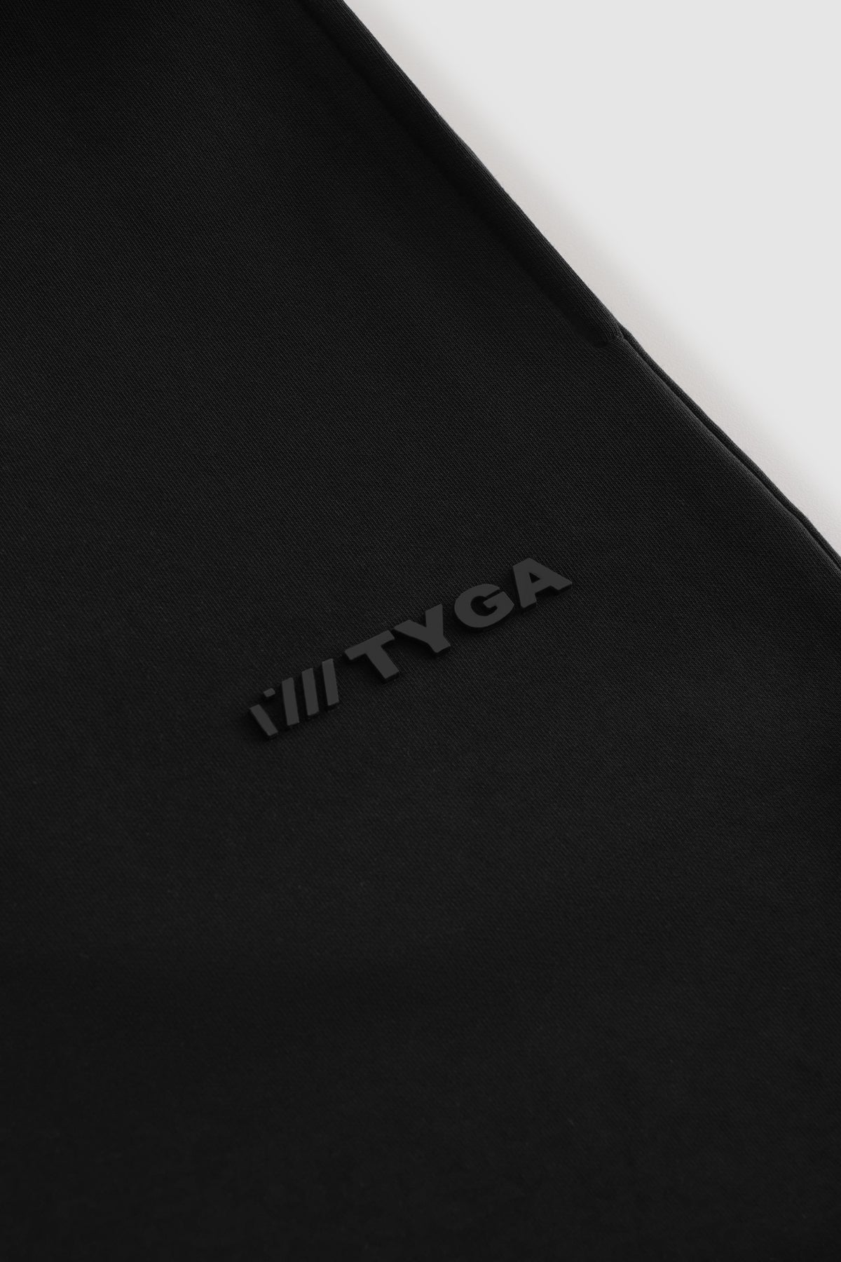 TYGA EMBROIDERY SWEATSHORT - BLACK