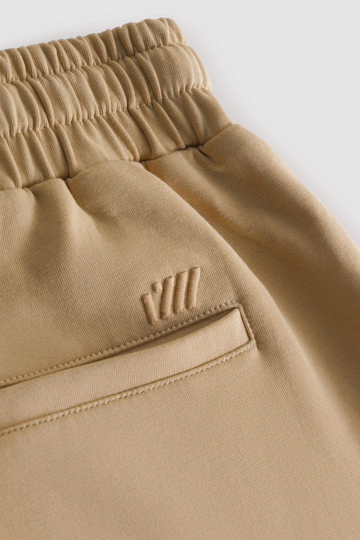 TYGA EMBROIDERY SWEATSHORT - SENNA BROWN