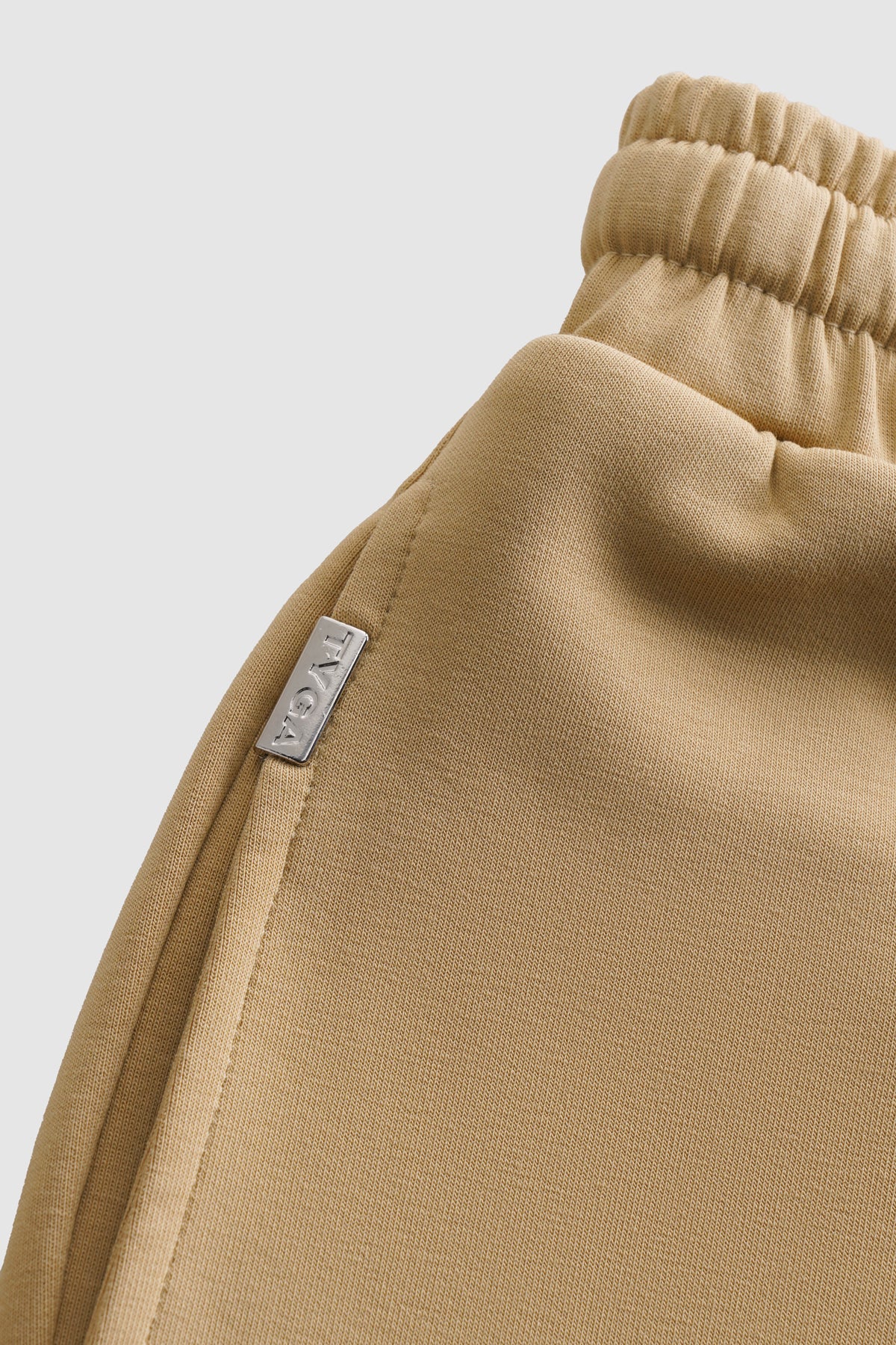TYGA EMBROIDERY SWEATSHORT - SENNA BROWN