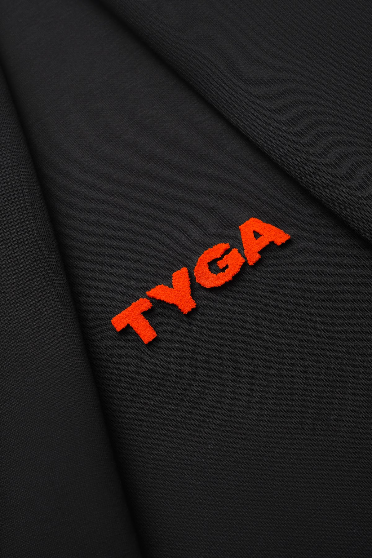 TYGA EMBROIDERY ROUND NECK SWEATER - BLACK