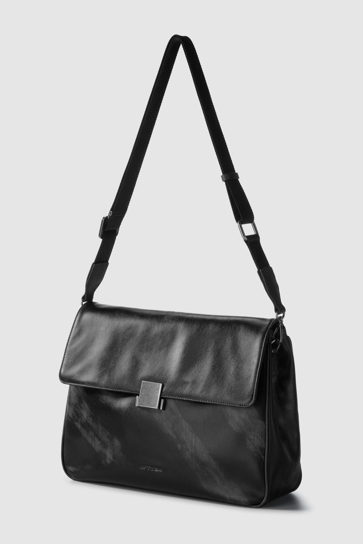 TYGA DISTRESSED BAG - BLACK